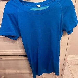 Lululemon shirt size 4